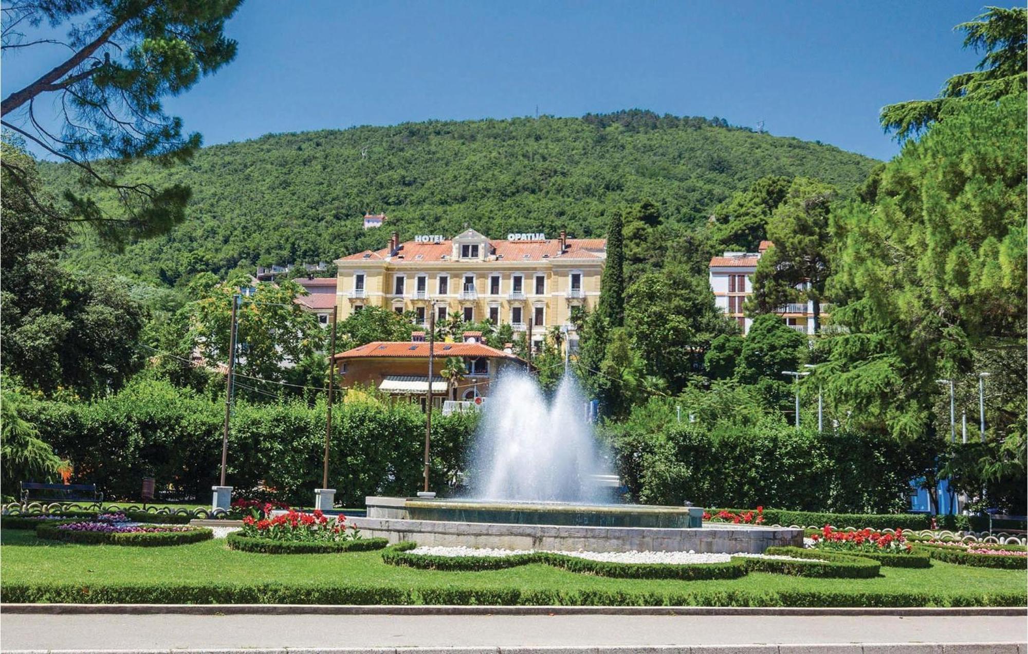 Beautiful Apartment In Opatija With Kitchen Kültér fotó